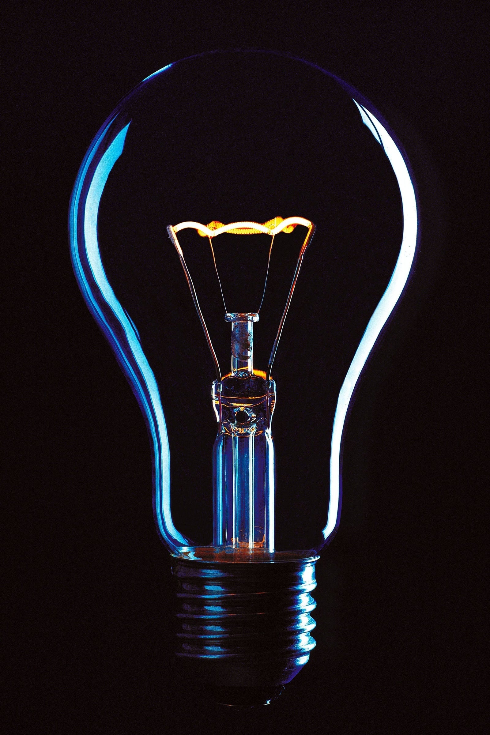 LED vs. CFL: Which is the Better Bulb? - Dulora
